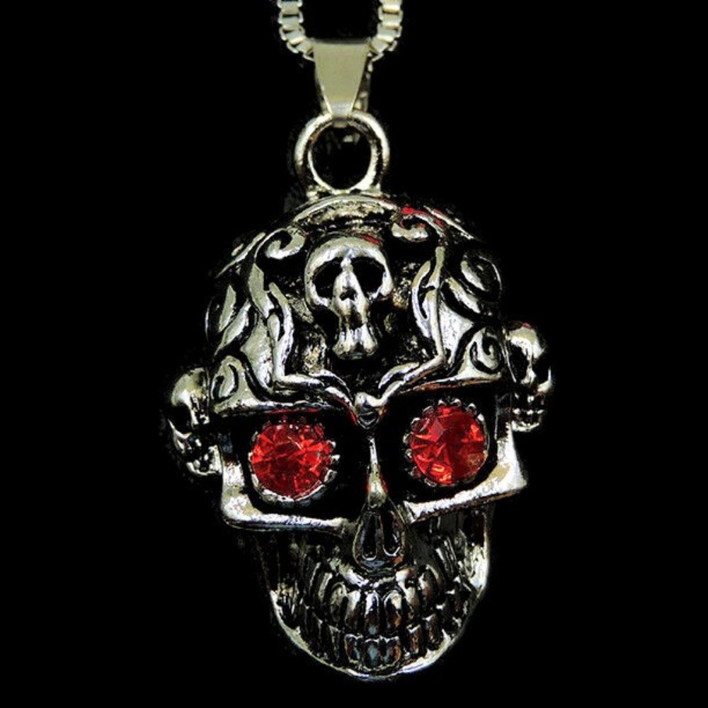 Red Eye Goth Horror Skull Pendant NWT